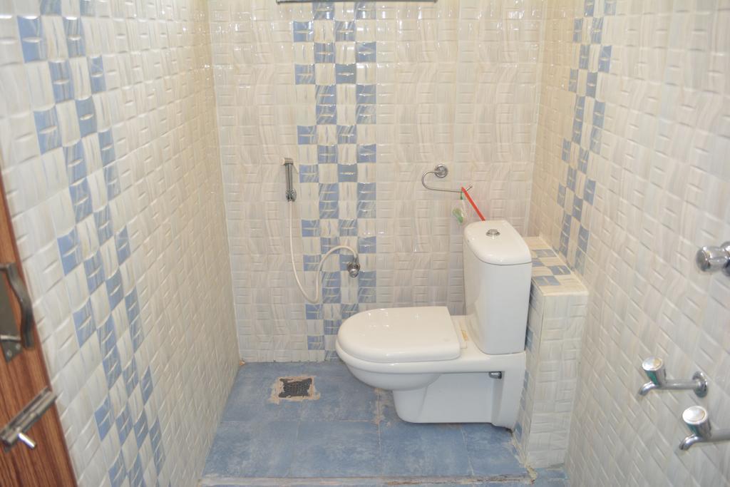 Jp Nivaas Guest House メイイラダジュライ エクステリア 写真
