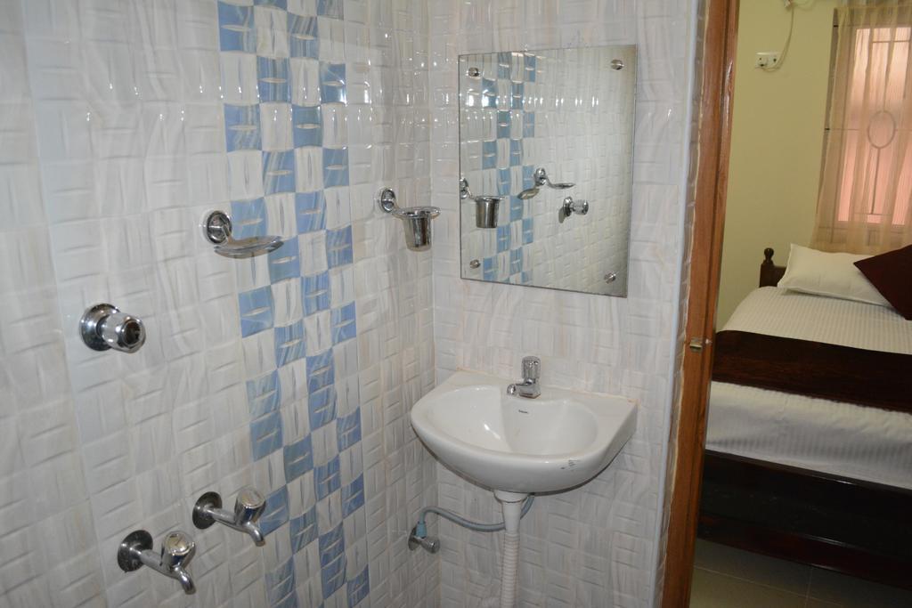 Jp Nivaas Guest House メイイラダジュライ エクステリア 写真
