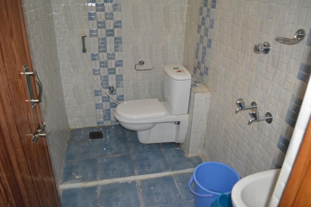 Jp Nivaas Guest House メイイラダジュライ エクステリア 写真